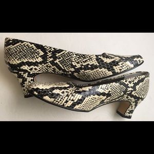 Ros Hommerson Leather Snake Texture Pumps 7-1/2 4A